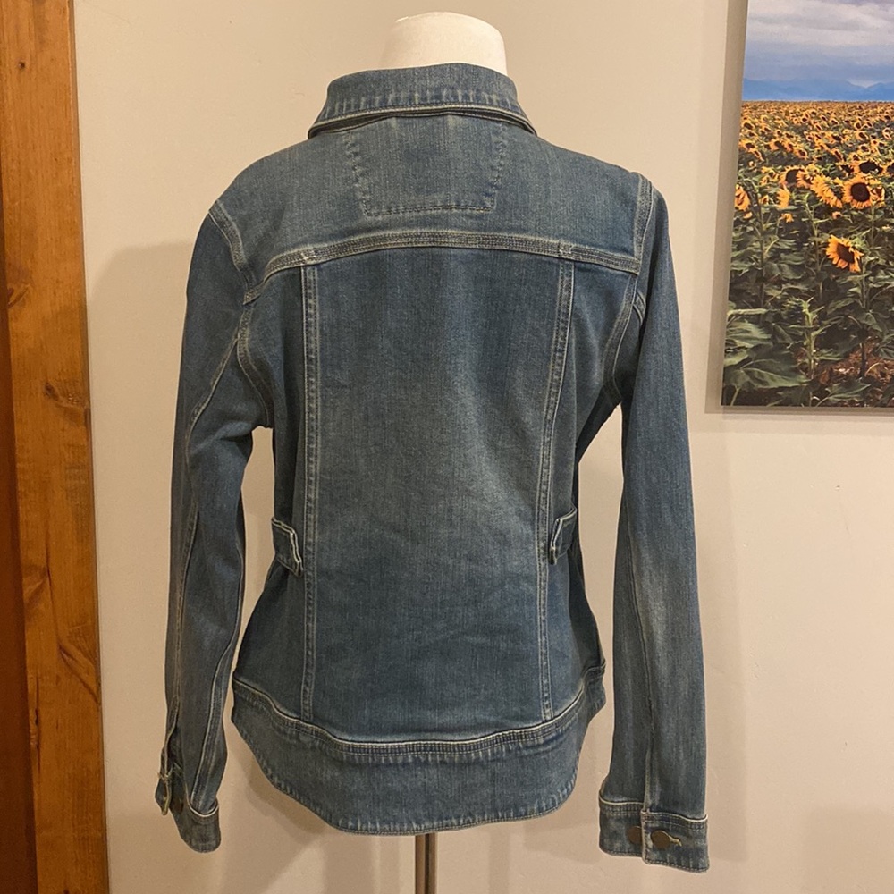 New with Tags, Carhartt Jean jacket. - Picture 4 of 9